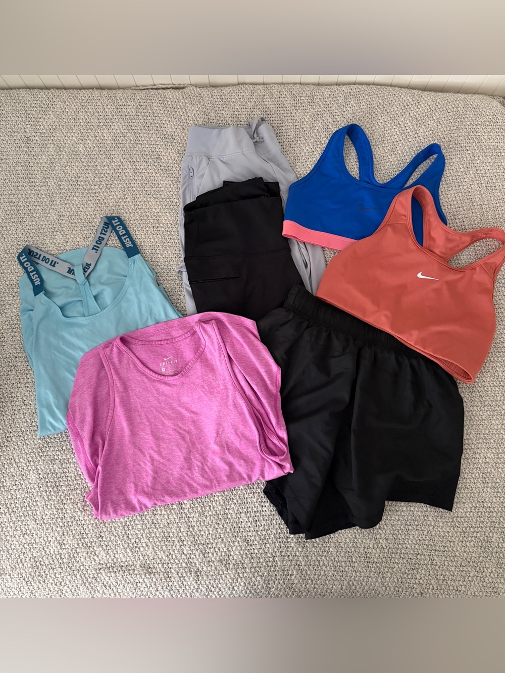 7 Pc Women’s Athletic Workout Bundle Size Small Nike Tops Sports Bras Bottoms